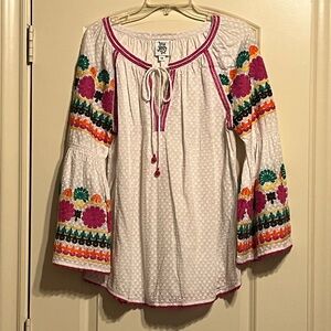 Women’s Size M Ivy Jane White Embroidered Peasant Top